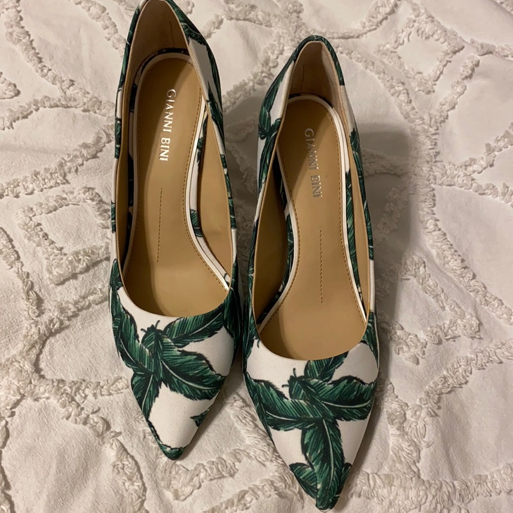 Women’s Size 8 Gianni Bini Heels